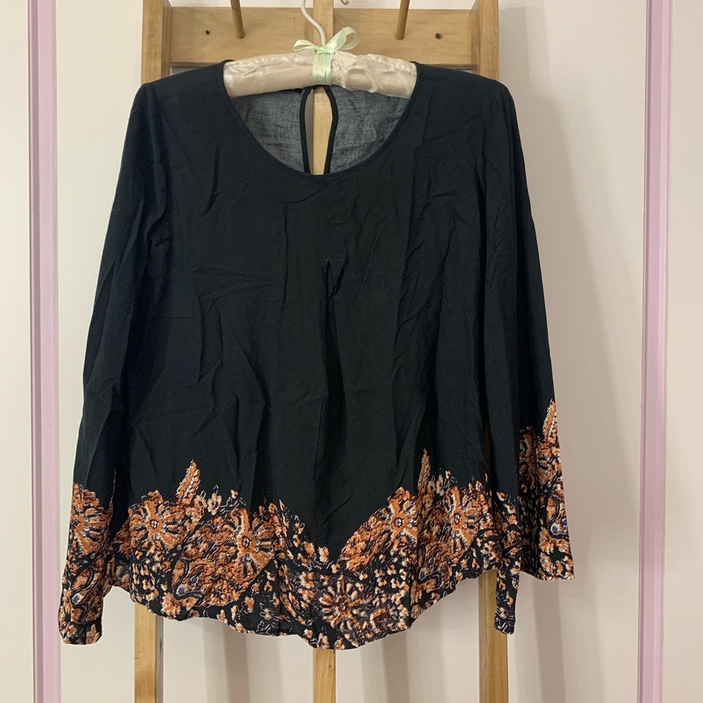 Black long sleeve tee